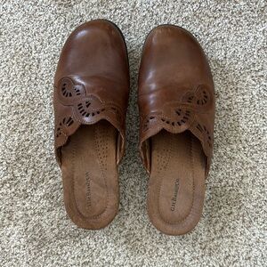 Brown leather shoes. Women’s size 8. Worn a few times. Good condition